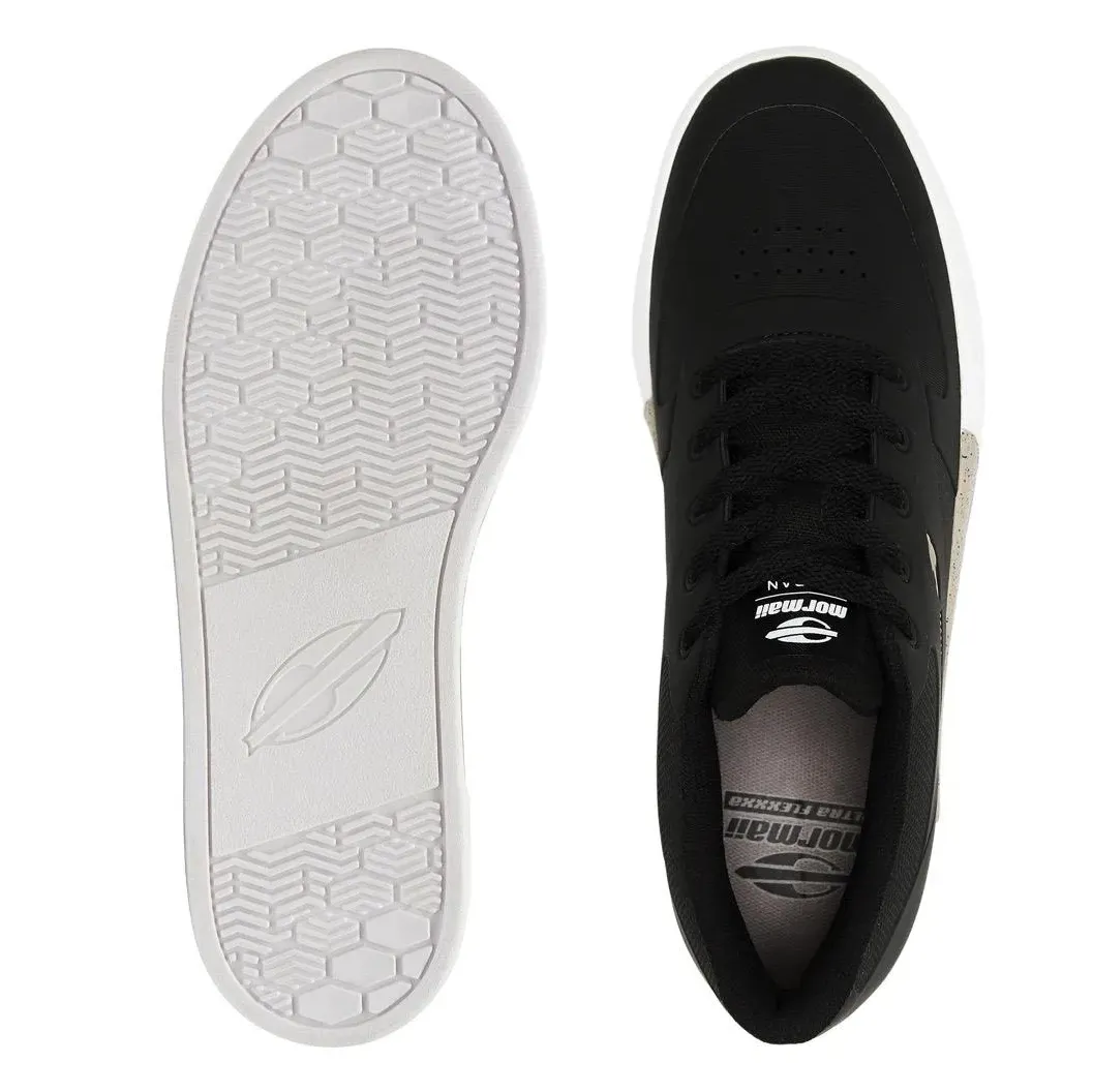 Vista superior e inferior do tênis Mormaii Urban Smash feminino preto mostrando solado antiderrapante
